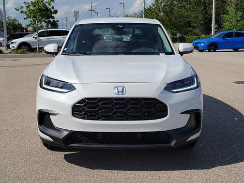 Platinum White Pearl 2024 Honda HR-V LX