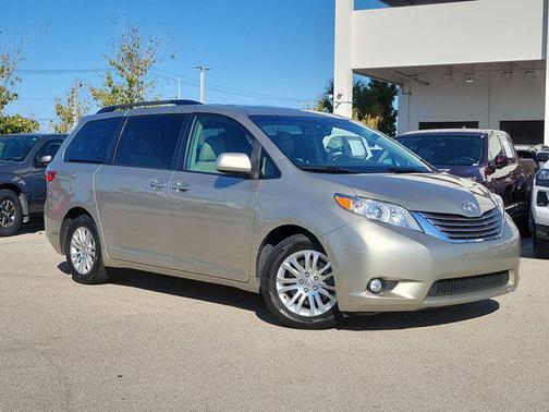 2017 Toyota Sienna XLE