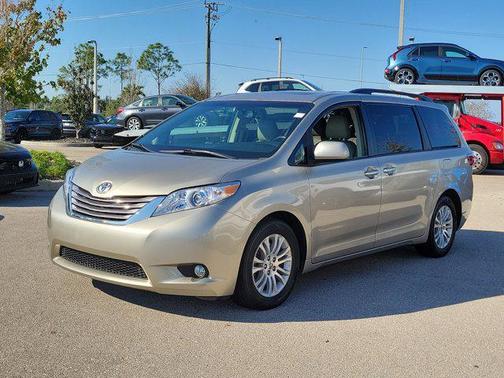2017 Toyota Sienna XLE