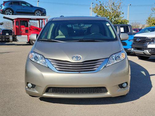 2017 Toyota Sienna XLE