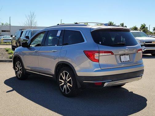 2022 Honda Pilot Touring 8-Passenger