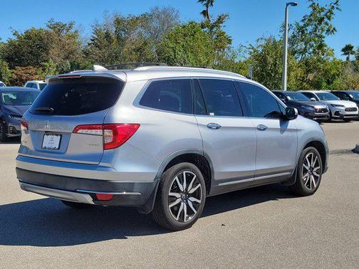 2022 Honda Pilot Touring 8-Passenger