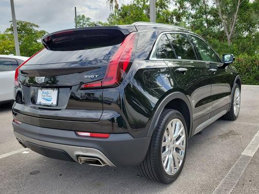 Stellar Black Metallic 2021 Cadillac XT4 Premium Luxury