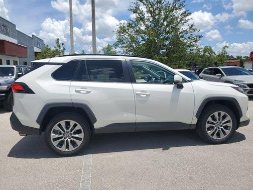 2022 Toyota RAV4 XLE Premium