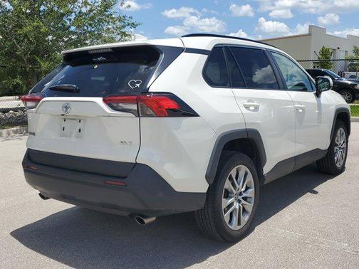 2022 Toyota RAV4 XLE Premium