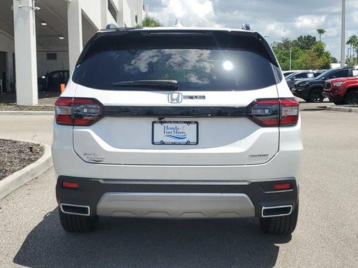 2025 Honda Pilot Touring 8-Passenger