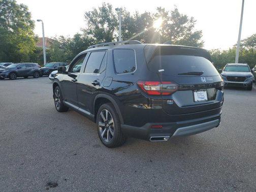 2025 Honda Pilot Touring 8-Passenger