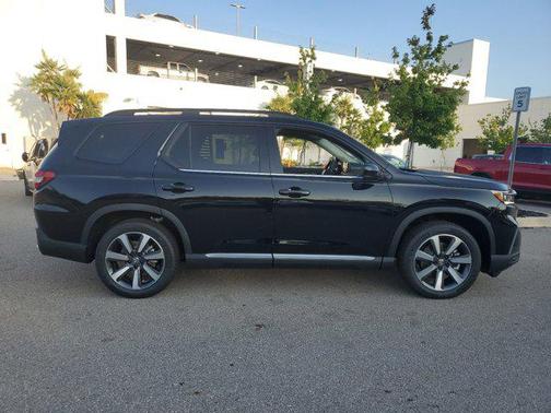 2025 Honda Pilot Touring 8-Passenger