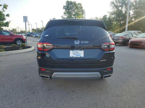 2025 Honda Pilot Touring 8-Passenger
