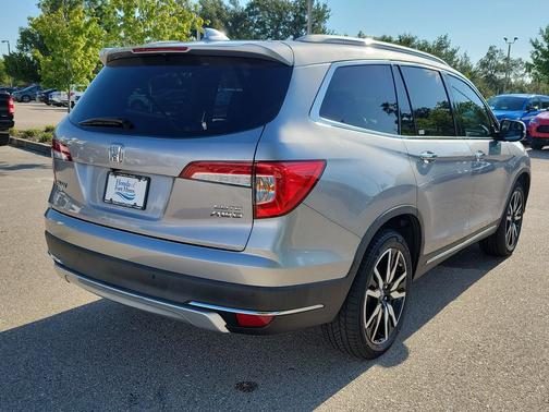 Lunar Silver Metallic 2020 Honda Pilot AWD Elite