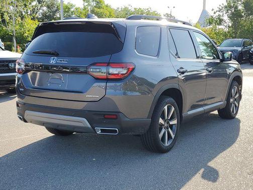 2025 Honda Pilot Touring 8-Passenger