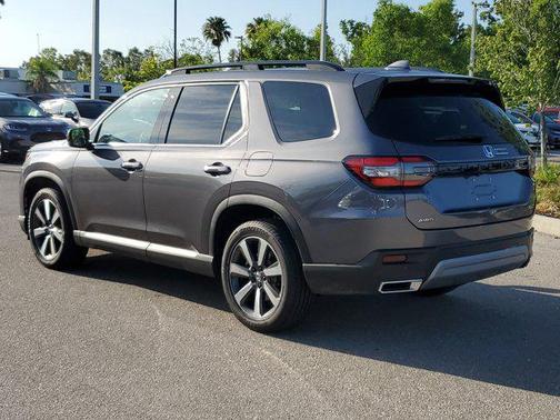 2025 Honda Pilot Touring 8-Passenger