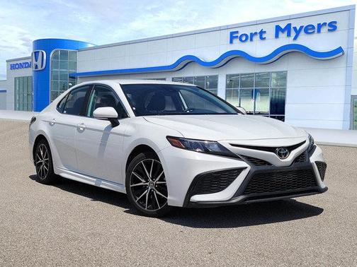 Ice Cap 2024 Toyota Camry SE