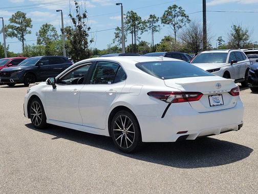 Ice Cap 2024 Toyota Camry SE
