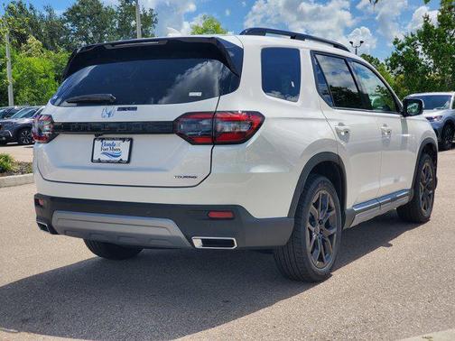 2025 Honda Pilot Touring 8-Passenger