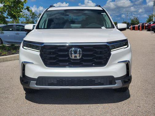 2025 Honda Pilot Touring 8-Passenger