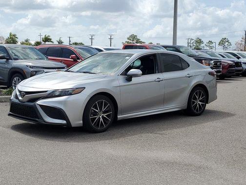2022 Toyota Camry SE