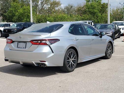 2022 Toyota Camry SE