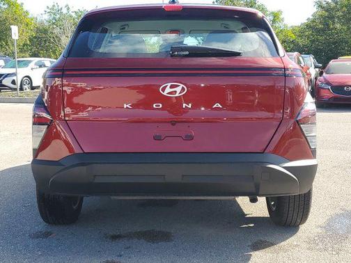 2025 Hyundai KONA SE