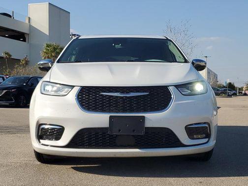 2023 Chrysler Pacifica Hybrid Limited