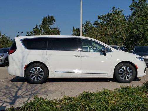 2023 Chrysler Pacifica Hybrid Limited