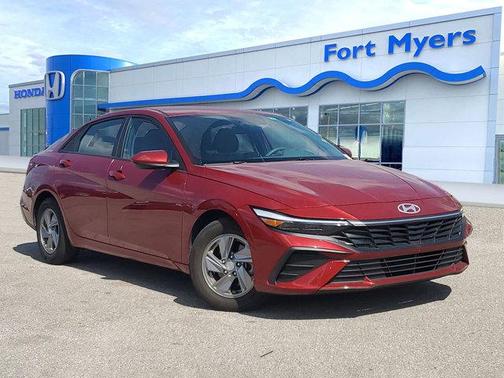2024 Hyundai ELANTRA SE