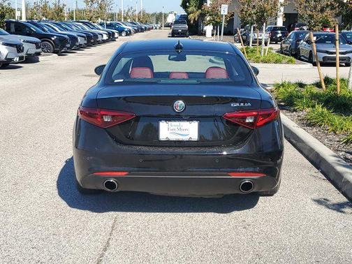 2021 Alfa Romeo Giulia Base