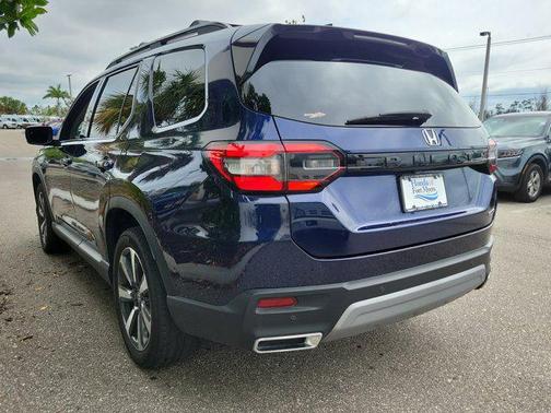 2023 Honda Pilot Touring 8-Passenger