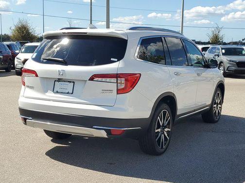 2022 Honda Pilot Touring 8-Passenger
