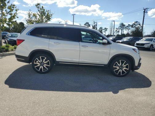 2022 Honda Pilot Touring 8-Passenger