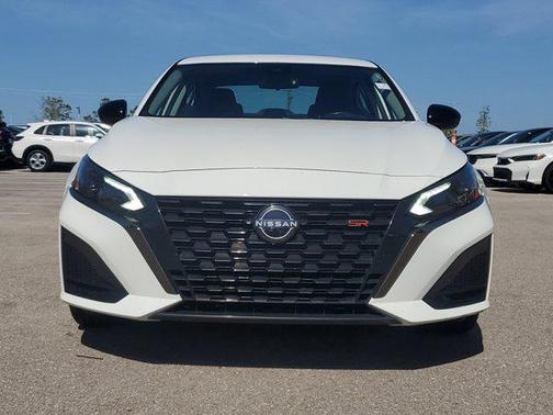 2023 Nissan Altima SR FWD