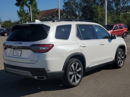 2025 Honda Pilot Touring 8-Passenger