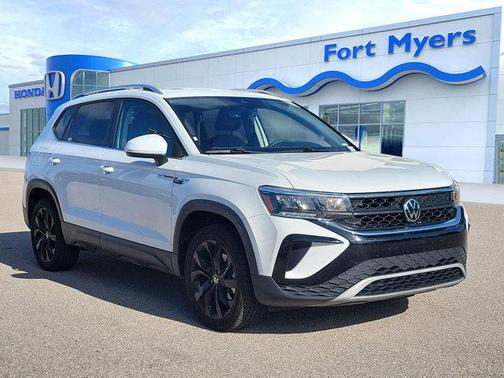 Pure White 2023 Volkswagen Taos 1.5T SE