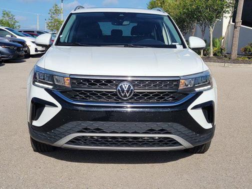 Pure White 2023 Volkswagen Taos 1.5T SE
