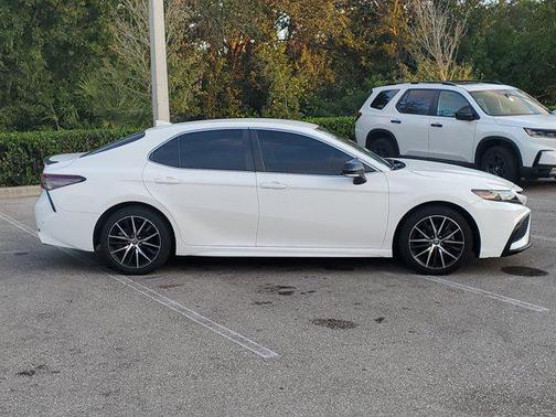 2022 Toyota Camry SE