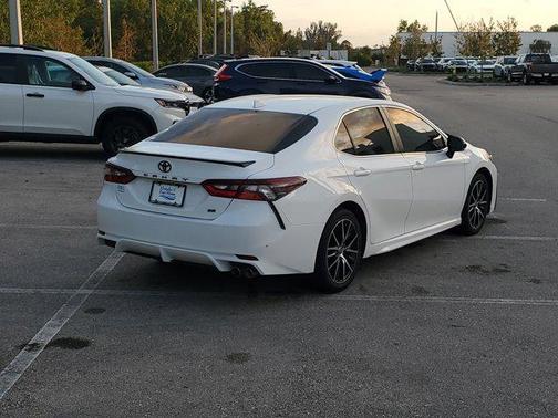 2022 Toyota Camry SE