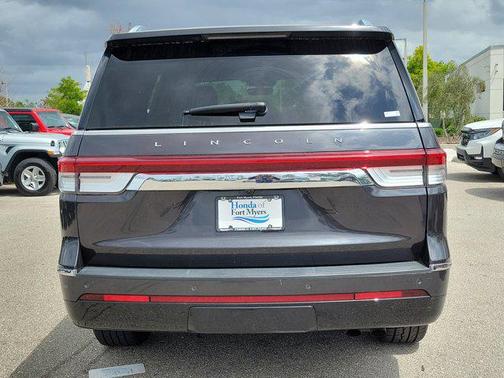 2023 Lincoln Navigator Standard
