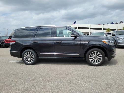 2023 Lincoln Navigator Standard