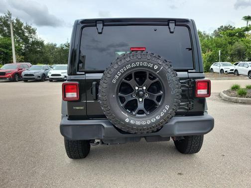 Black Clearcoat 2022 Jeep Wrangler Willys