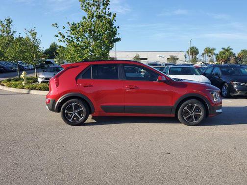 2023 Kia Niro LX