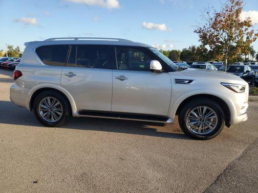 2023 INFINITI QX80 Luxe