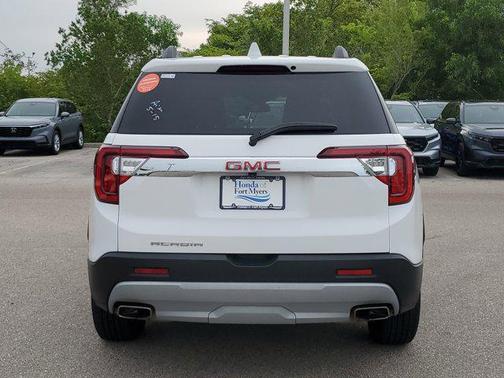 2023 GMC Acadia FWD SLT