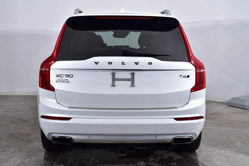 2017 Volvo XC90 T6 Momentum