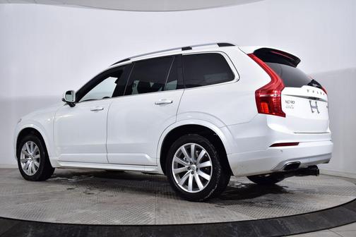 2017 Volvo XC90 T6 Momentum