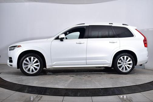 2017 Volvo XC90 T6 Momentum