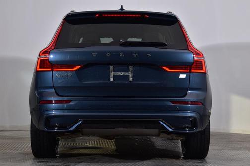 2023 Volvo XC60 Recharge Plug-In Hybrid T8 Plus Dark Theme