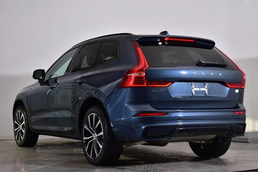 2023 Volvo XC60 Recharge Plug-In Hybrid T8 Plus Dark Theme