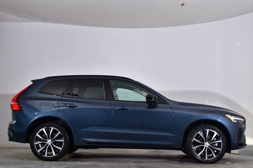 2023 Volvo XC60 Recharge Plug-In Hybrid T8 Plus Dark Theme