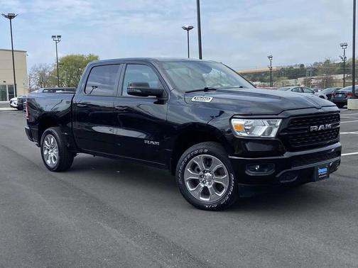 Diamond Black Crystal Pearlcoat 2023 RAM 1500 Big Horn/Lone Star