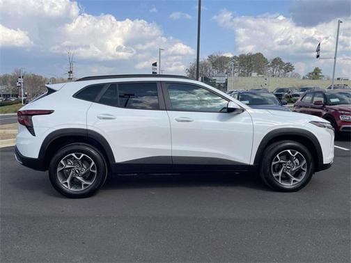 2025 Chevrolet Trax LT